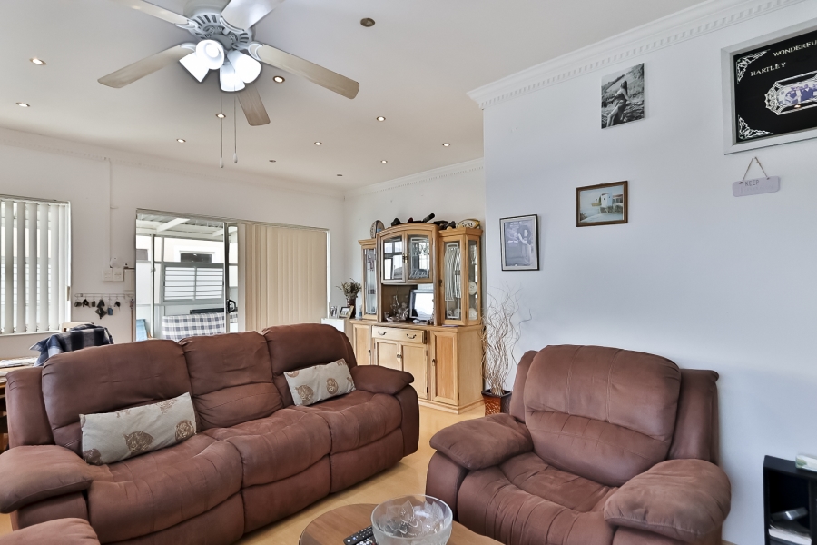 5 Bedroom Property for Sale in Gustrouw Western Cape